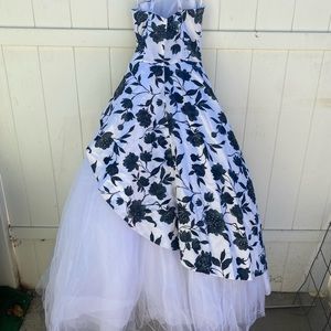 TIFFANY DESIGNS B&W Flower Strapless Hand Beaded Ball Gown Size 6 (rare).